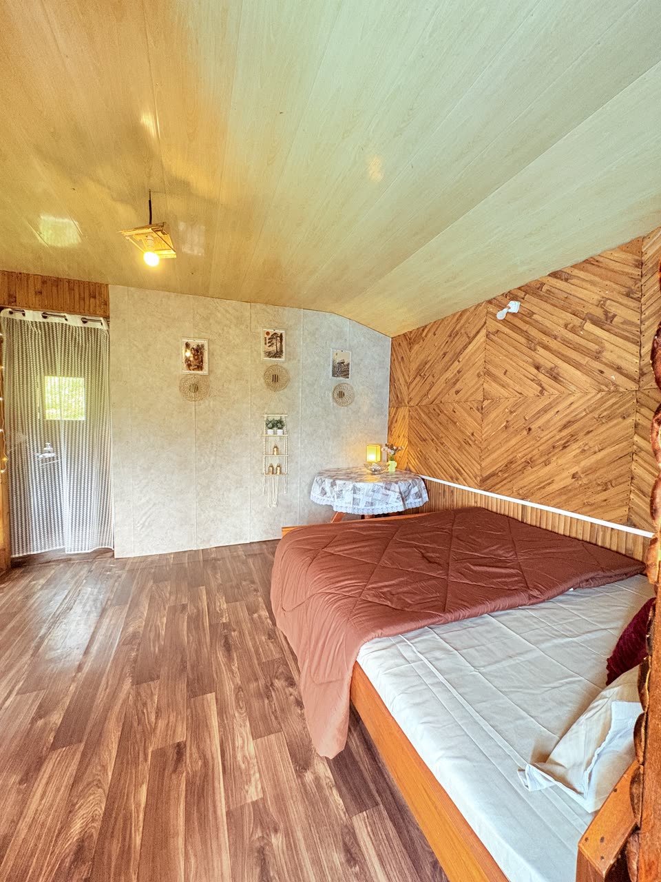 Bedroom in warm bamboo with soft bedding
